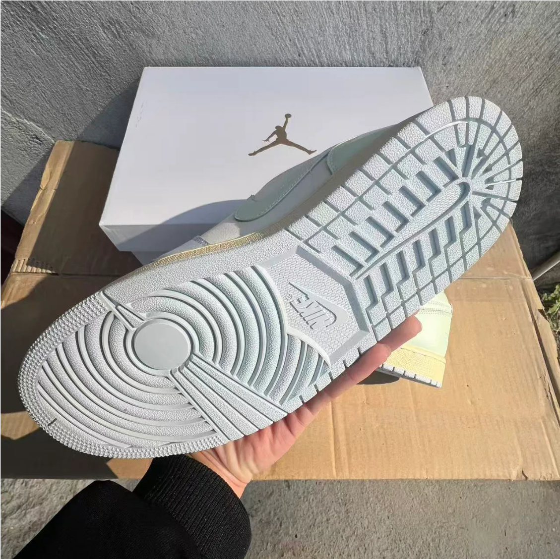 Air Jordan 1 Low Sail Aura Shoes Sneakers